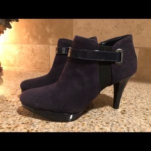 Blue Heeled Ankle Boot. Navy blue